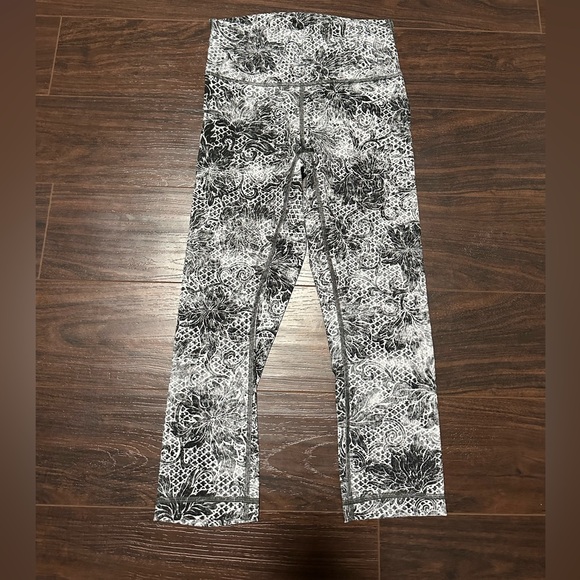 EUC Lululemon Wunder Under Crop HighRise Full On Luxtreme 21 Serigraph StarlighT - Picture 2 of 6